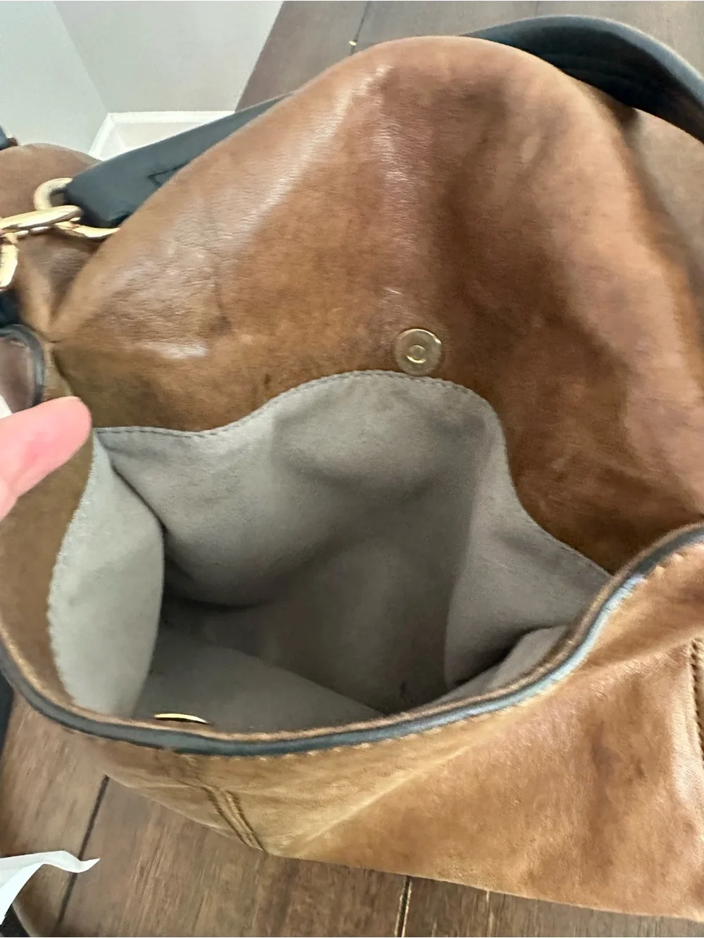 Vince Camuto Zelos flap messenger bag